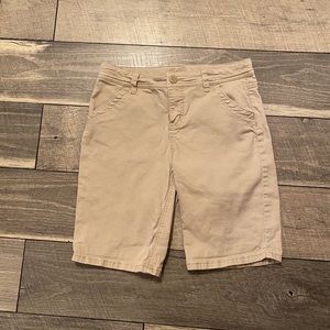 🧡🙋‍♀️Justice khaki girls shorts Size 16